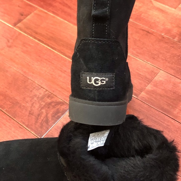NWOT UGG BOOTS - Picture 1 of 5